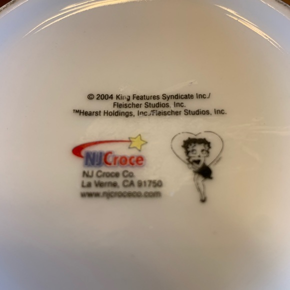 Betty’s Starlite Lounge Mug 2004 - Picture 3 of 3